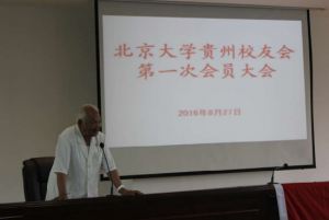 老学长谆谆教导、勉励  