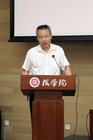 法学院前院长朱苏力教授