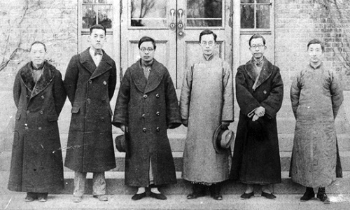 清华大学1932年度校务会议成员， 左起：叶企孙、陈岱孙、冯友兰、梅贻琦、杨公兆、张子高《清华年刊（1932年）》