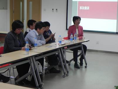 系党委书记、主管教学副系主任吴艳红老师主持座谈会