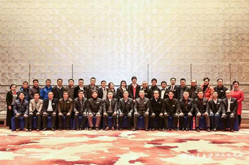 图说：北大湖北校友会理事会合影