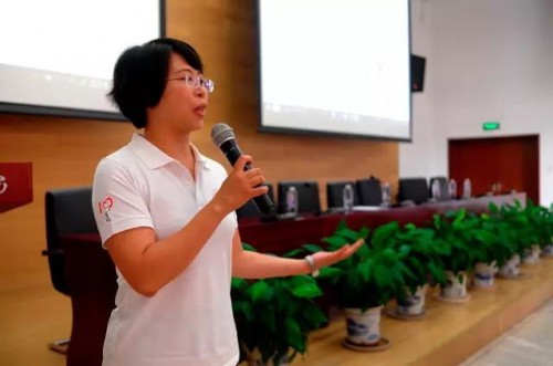 洪艳蓉老师讲话