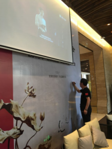 图为：校友会马军会长签名