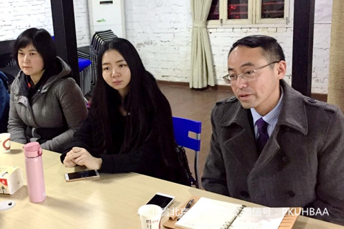 图说：北大湖北校友会教育专委会秘书长吕力（右一） 