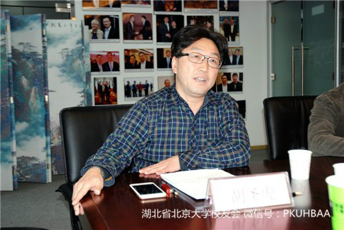 著名书法家、北大湖北校友会理事胡圣虎