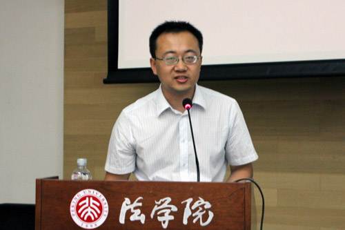 法学院副教授、2001级法硕江溯主持