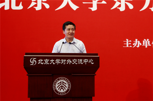 东语系印地语专业90届毕业生、曾任中联部亚洲一局副局长，现任中国和平发展基金会副秘书长的季平校友发言