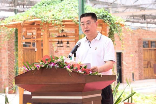 企业家校友代表张国宏讲话