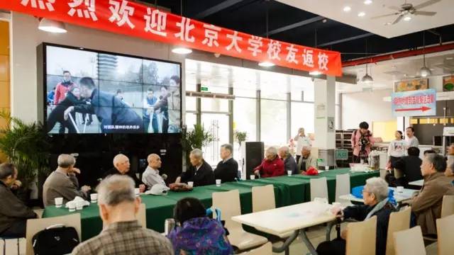 时光已老，回到母校的我们依然光彩动人