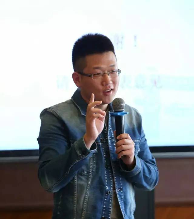 在校生热心参与，为友会工作中遇到的困难献计献策
