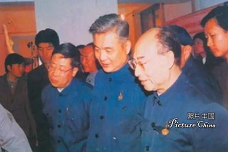 于敏（右一）与邓稼先（中）在一起