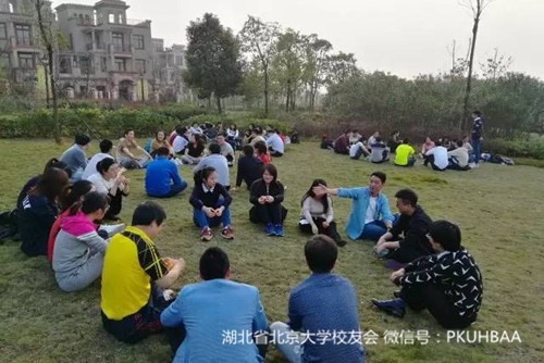参与活动的校友分享座谈