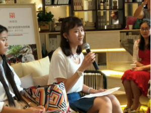 图为：赴滇工作毕业生代表赵凯霞发言