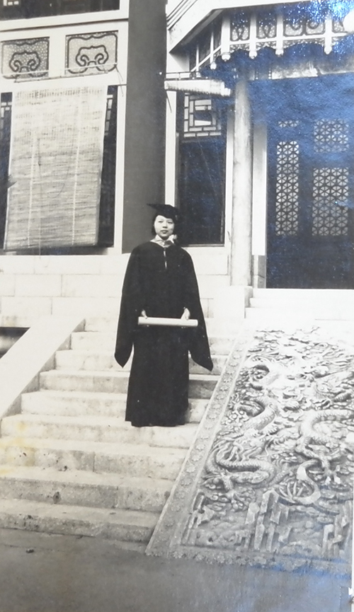 1934年俞锡璇燕京大学毕业照