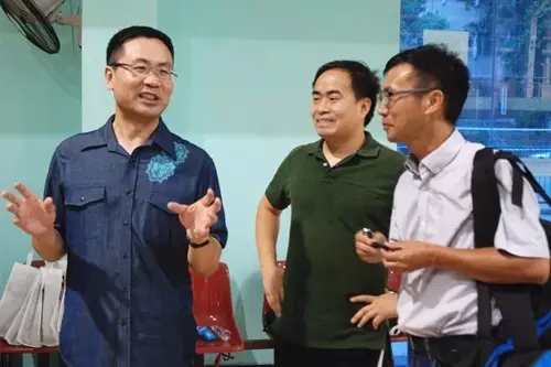 北大湖北校友会会长刘萌在队员训练前讲话