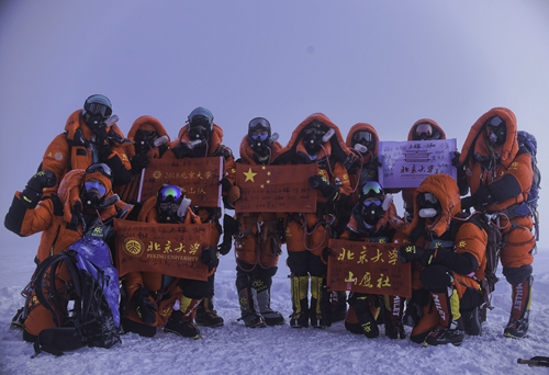 卓奥友峰顶峰合影