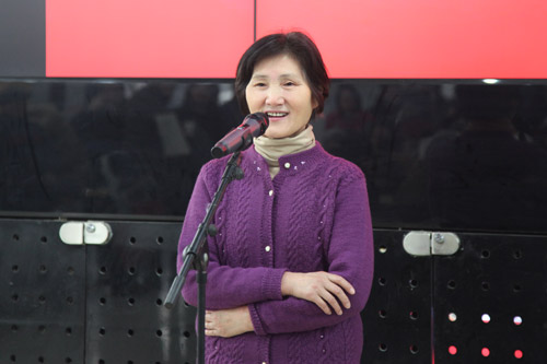 王丽梅汇报校友会工作