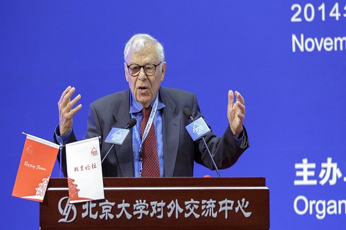Amitai Etzioni作主旨报告