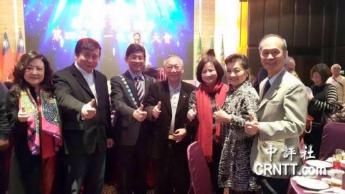 李玉文（左三）连任北大台湾校友总会理事长，期许为两岸和平发展努力。