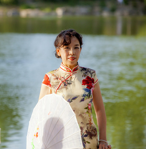 李小梅（法律系1982级）