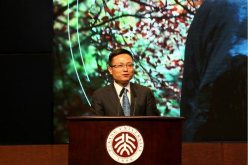 北京大学国际合作部部长夏红卫主持
