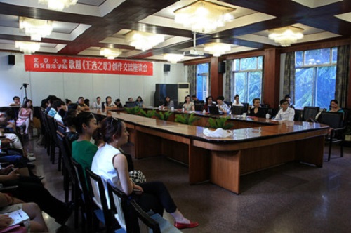 报告会现场