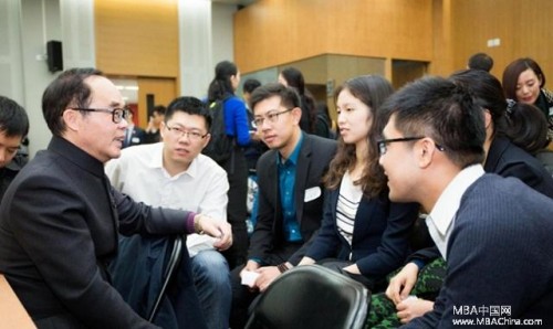 校友导师与学生们亲切交流