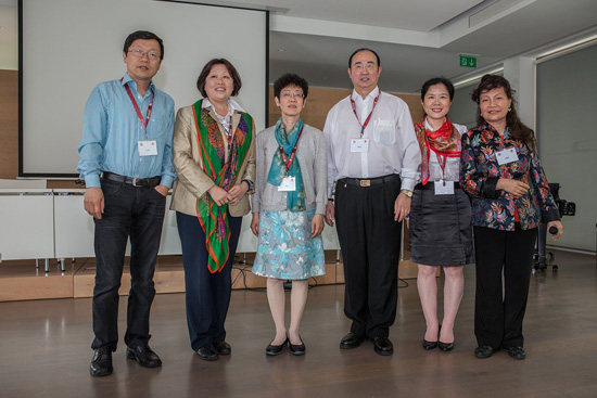 理事会部分部分成员左起：常务会长孙成国，副会长于芳，名誉会长徐静华，秘书长李政军，副会长兼合唱团团长温颖欧，会长顾裕华