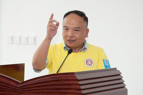 三班代表 代明华 