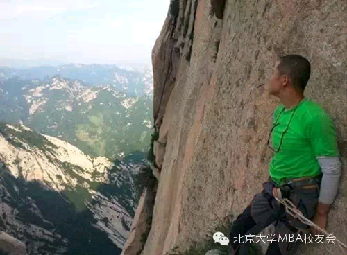 2014年，历时七天 与何川（领攀者）完成华山南峰大岩壁首攀 获得2014年中国户外金犀牛奖提名