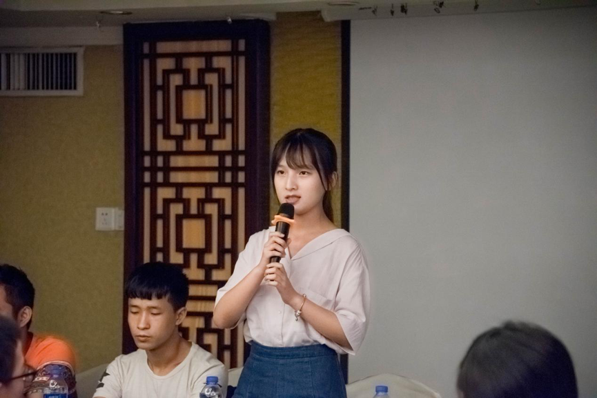 北大姊妹花庄莉昕引用张晓风的“生命是一场大的遇合”，形容自己有幸能够进入这个园子