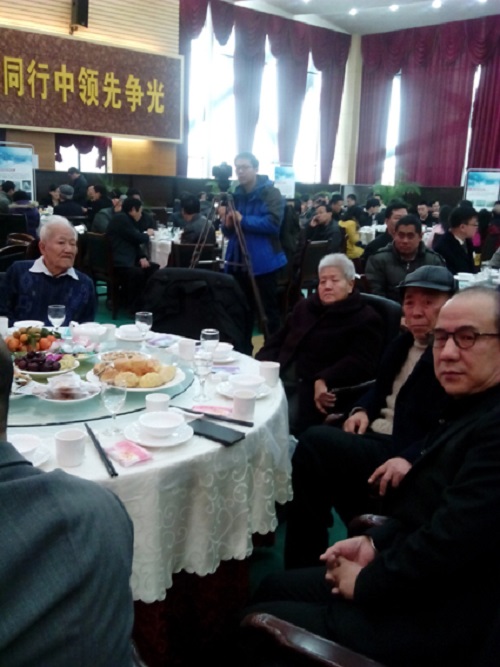 几位年高的令人尊敬的老校友
