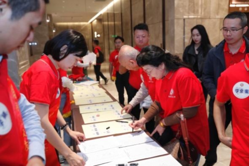 F:\北大\照片\2023 第十届校友代表大会\2023 绗崄灞婃牎鍙嬩唬琛ㄥぇ浼__L5I1715.JPG