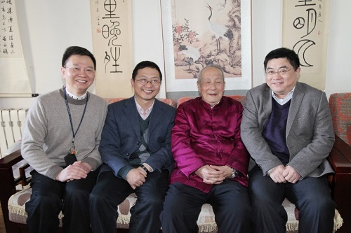 徐光宪与严纯华(左一)、高松(左二)及吴凯(右一)