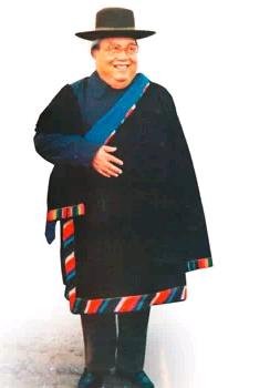 1985年,75岁的费孝通在甘南藏族自治州考察时留影