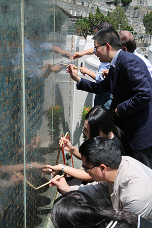 集体照 (给墓碑描字) photo24 原图 559B2950