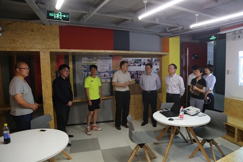 专家组实地调研产业技术研究院