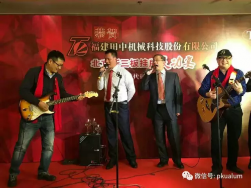 巴特尔(左)和笔者(右二)