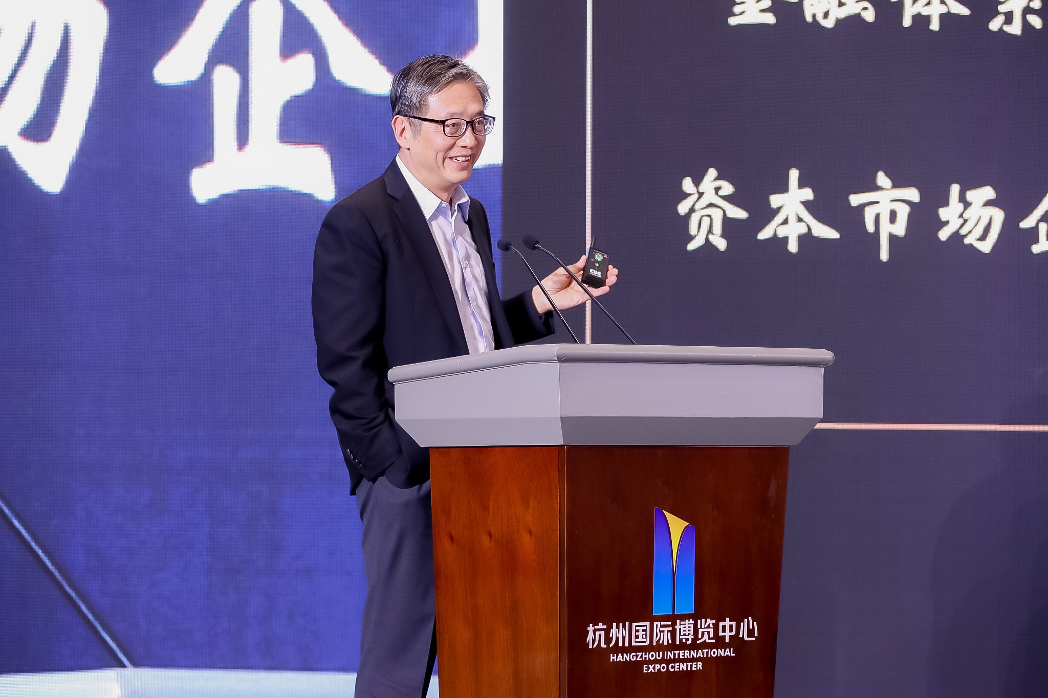 528661aa1513470dbc679ababd03439e.jpg 屠光绍:后疫情时代的新金融发展.jpg