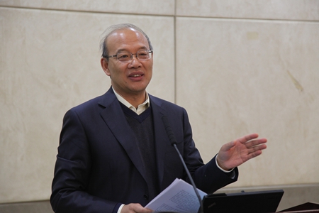 王恩哥发表题为“立足学科、抓紧机遇、改革创新,全面推进北京大学研究生教育”的讲话