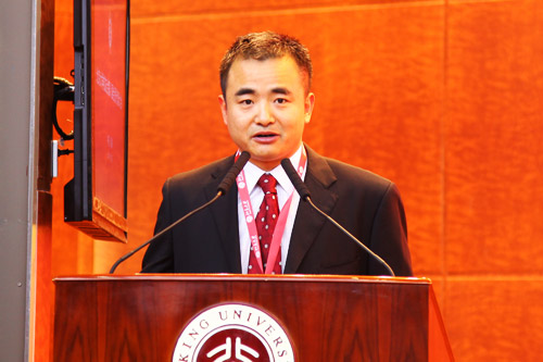 大会主持李宇宁