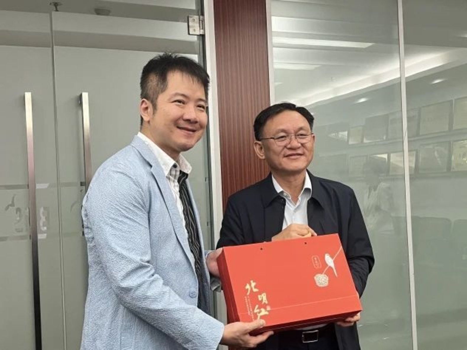 e306829c06d75ee21d12994051bf8140